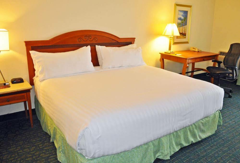 Holiday Inn Express Boca Raton - West By Ihg Bagian luar foto