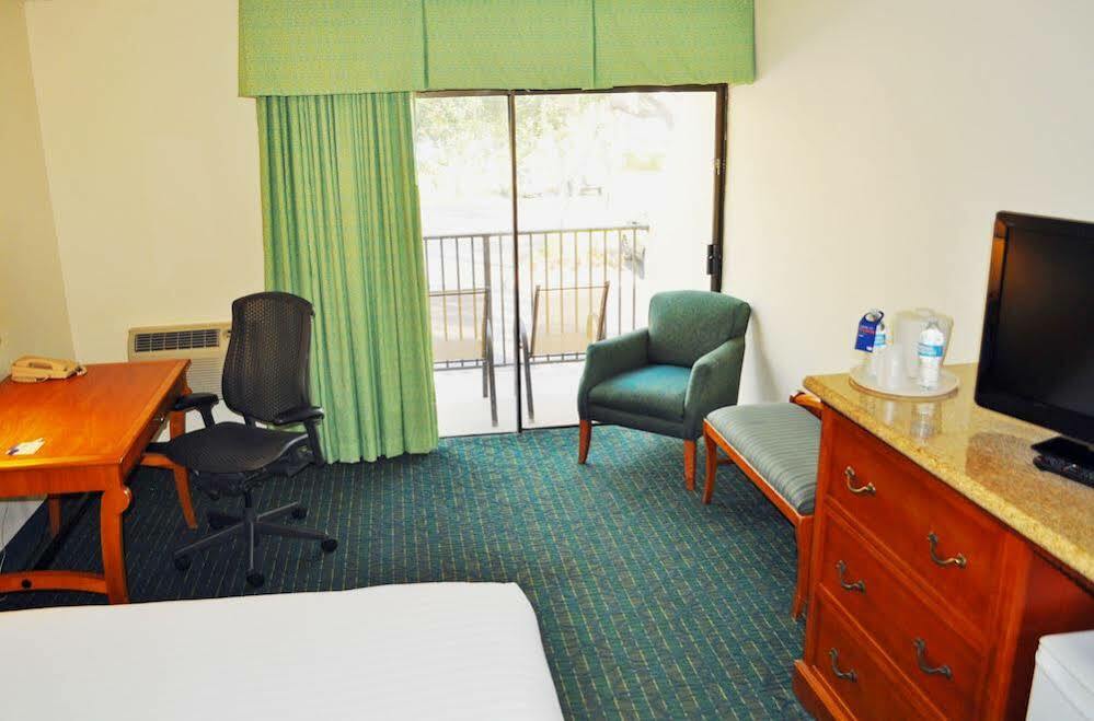 Holiday Inn Express Boca Raton - West By Ihg Bagian luar foto