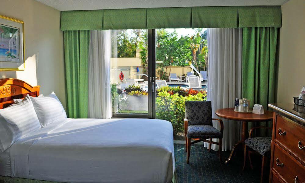 Holiday Inn Express Boca Raton - West By Ihg Bagian luar foto